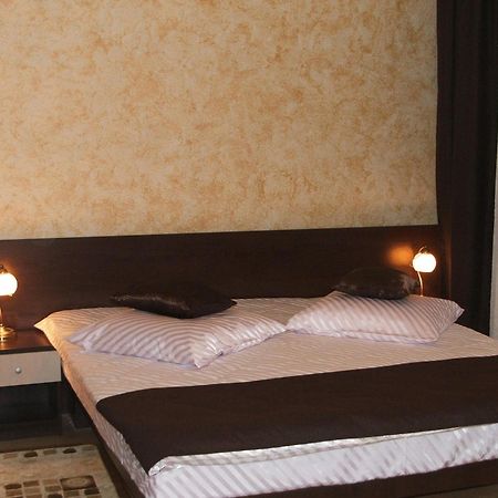 Târgu-Mureş Pension Cleopatra מראה חיצוני תמונה