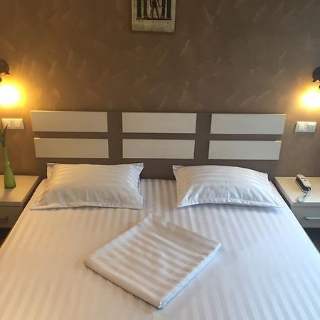Târgu-Mureş Pension Cleopatra מראה חיצוני תמונה