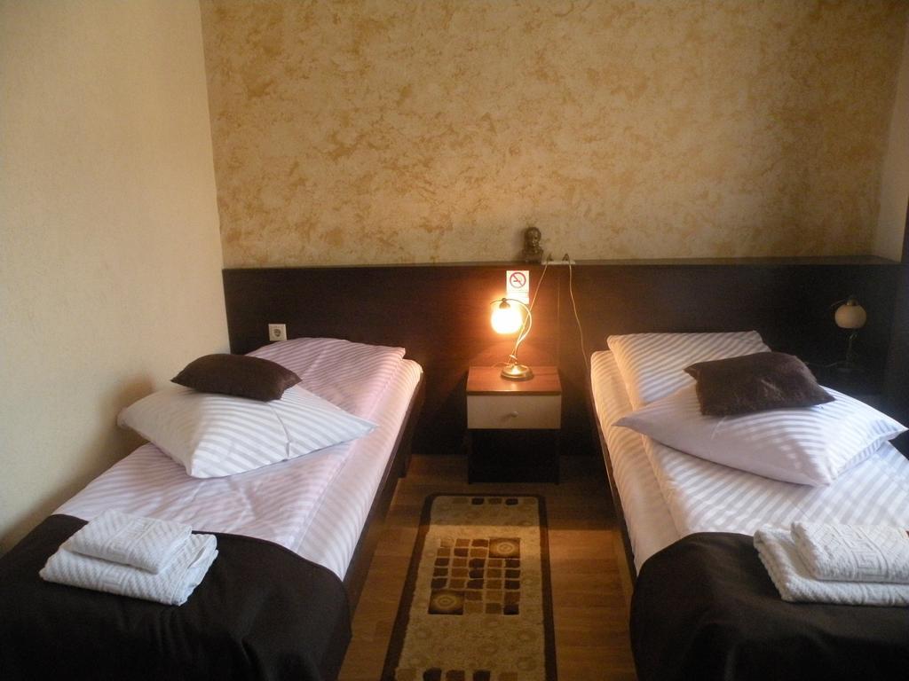 Târgu-Mureş Pension Cleopatra חדר תמונה