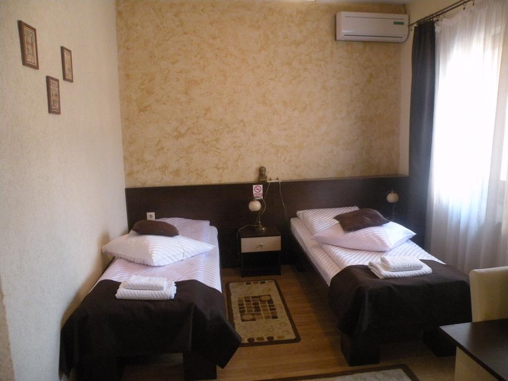 Târgu-Mureş Pension Cleopatra חדר תמונה
