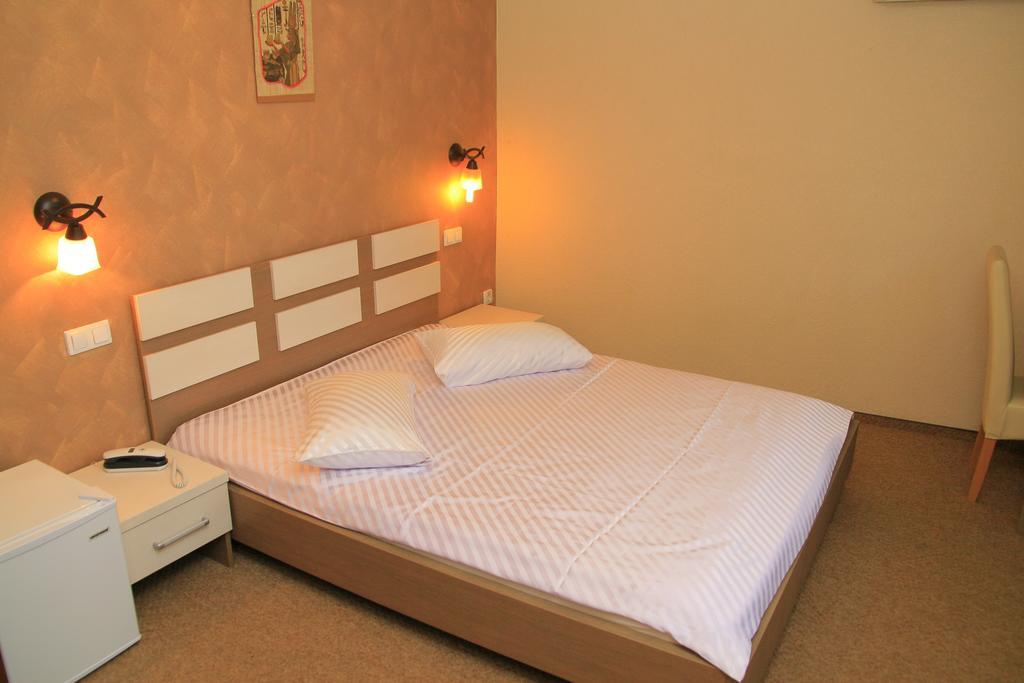 Târgu-Mureş Pension Cleopatra מראה חיצוני תמונה