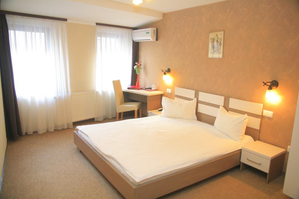 Târgu-Mureş Pension Cleopatra מראה חיצוני תמונה