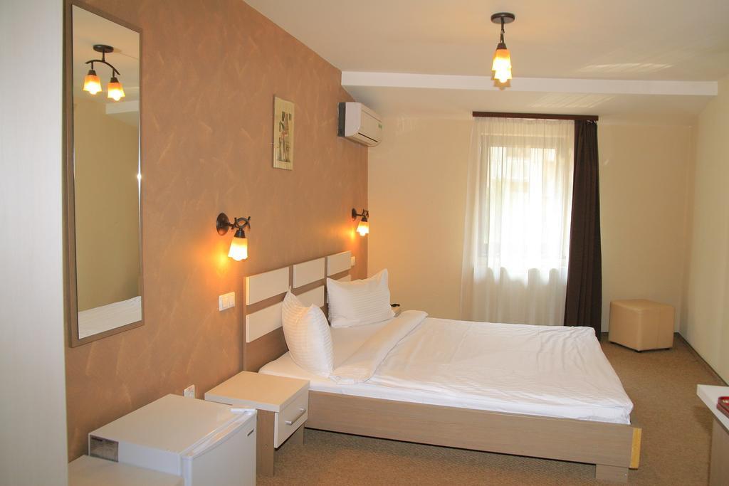 Târgu-Mureş Pension Cleopatra חדר תמונה