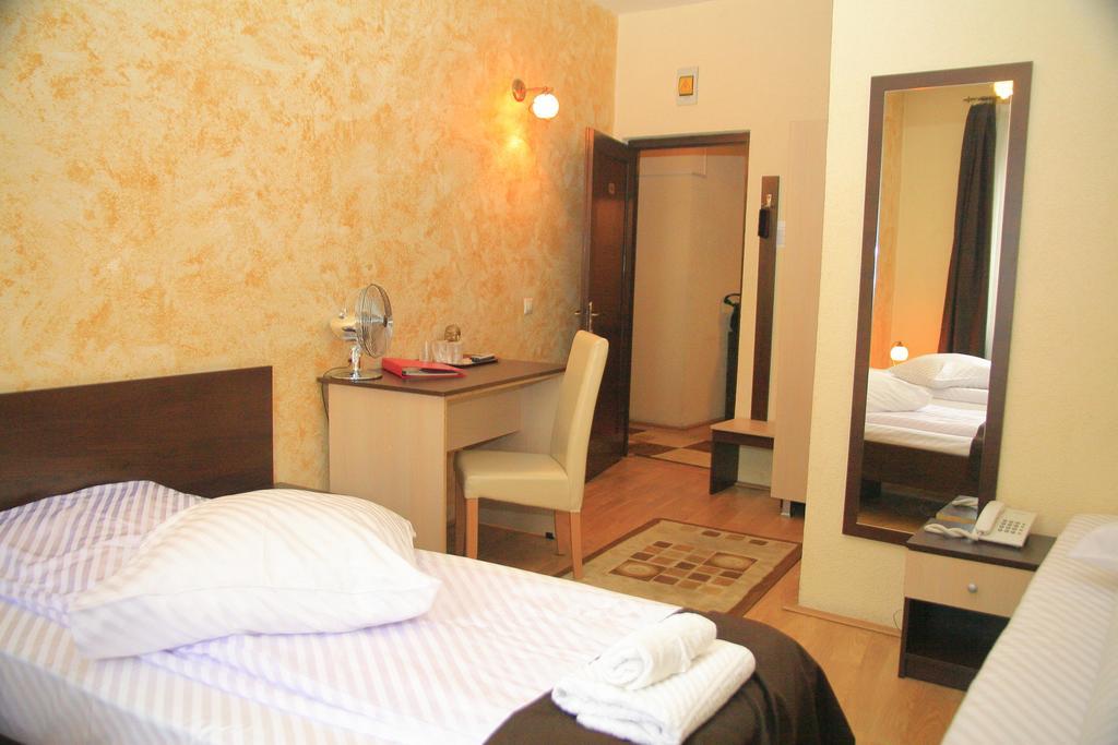 Târgu-Mureş Pension Cleopatra חדר תמונה