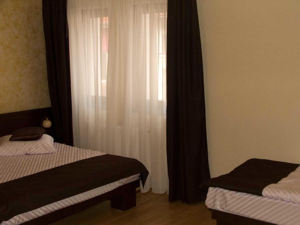Târgu-Mureş Pension Cleopatra מראה חיצוני תמונה
