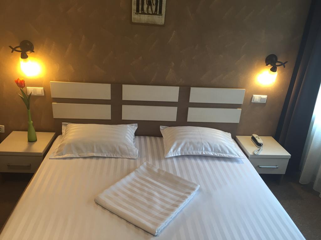 Târgu-Mureş Pension Cleopatra מראה חיצוני תמונה