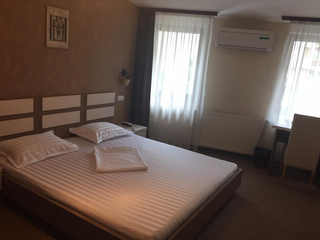 Târgu-Mureş Pension Cleopatra מראה חיצוני תמונה