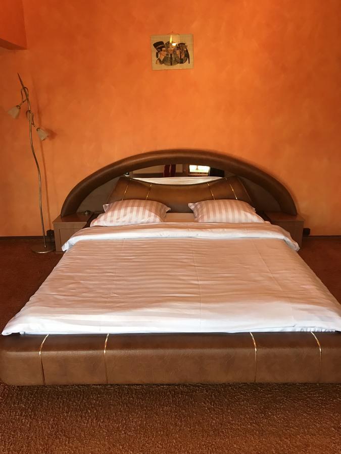 Târgu-Mureş Pension Cleopatra מראה חיצוני תמונה